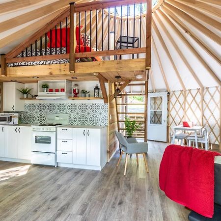 Yourtes Glamping Du Poisson Blanc Notre-Dame-du-Laus Buitenkant foto