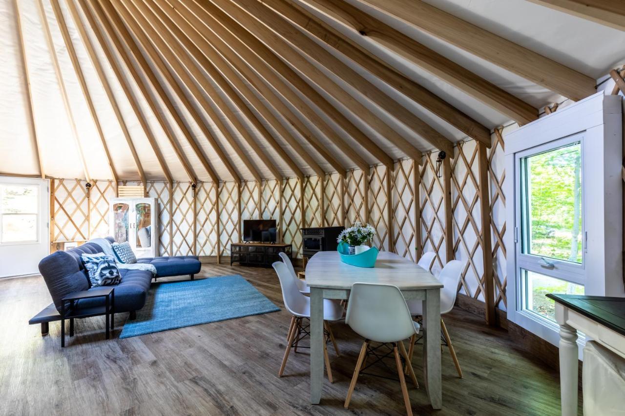 Yourtes Glamping Du Poisson Blanc Notre-Dame-du-Laus Buitenkant foto