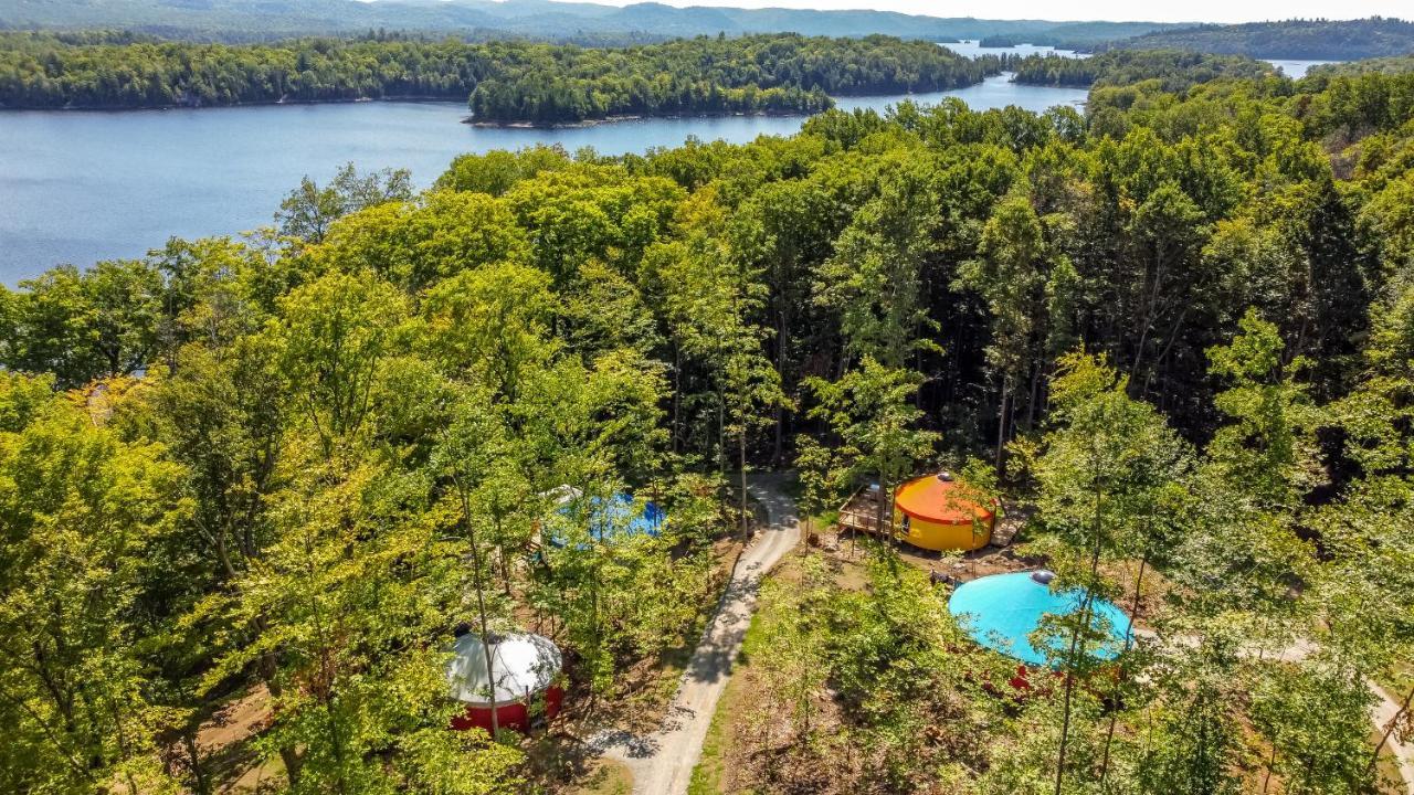 Yourtes Glamping Du Poisson Blanc Notre-Dame-du-Laus Buitenkant foto