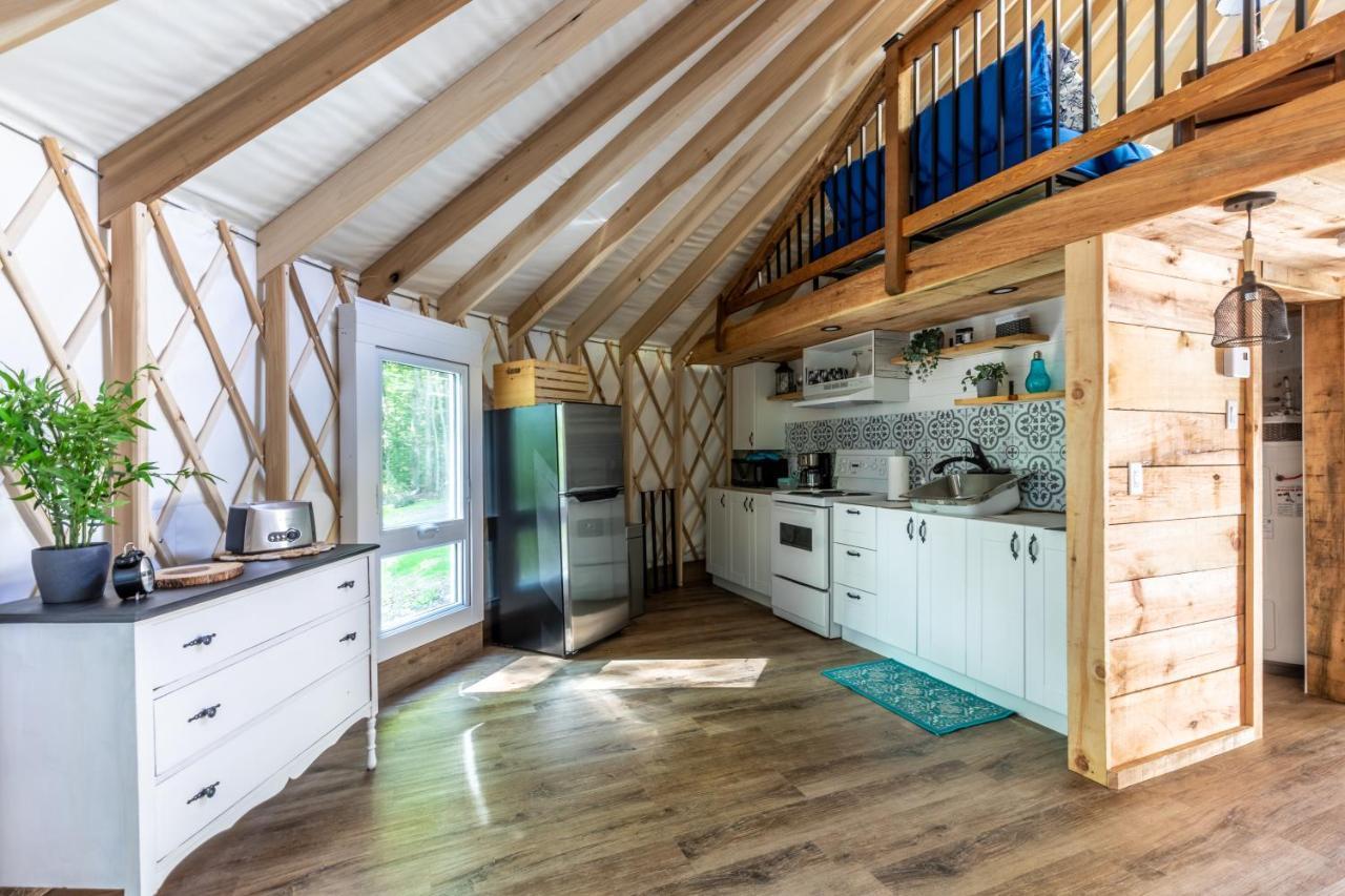 Yourtes Glamping Du Poisson Blanc Notre-Dame-du-Laus Buitenkant foto