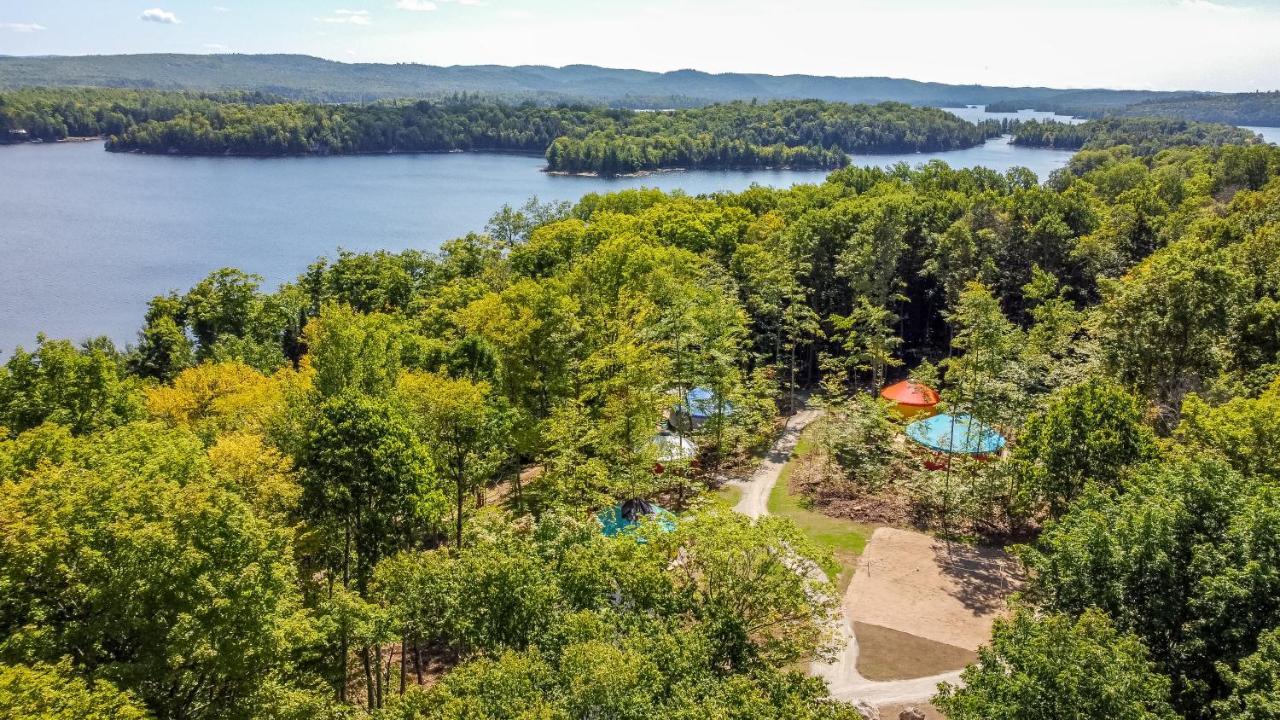 Yourtes Glamping Du Poisson Blanc Notre-Dame-du-Laus Buitenkant foto